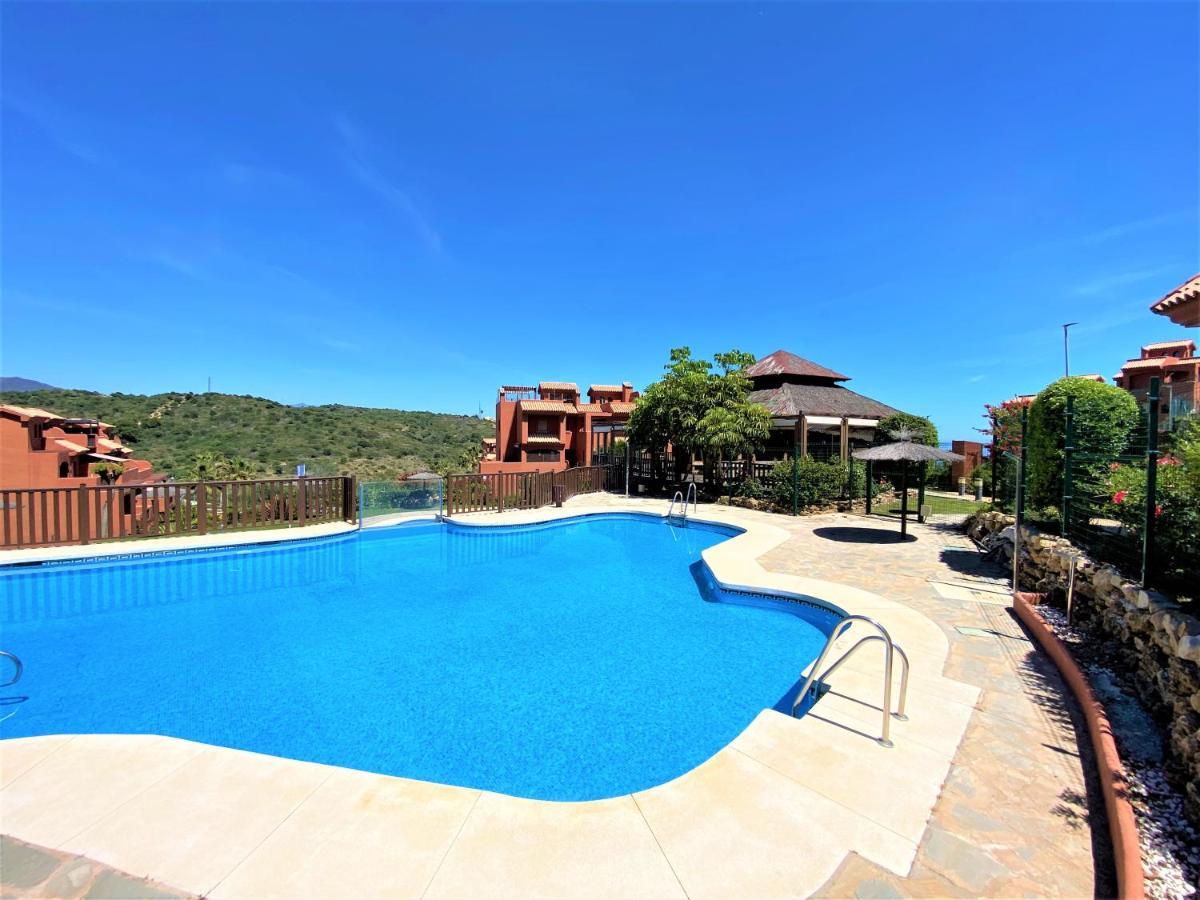 Sea View Penthouse Apartment With Hot Tub - Casa Bella Vista, Buenas Noches , Estepona Exterior foto