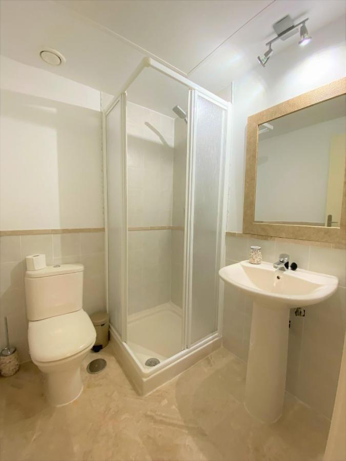 Sea View Penthouse Apartment With Hot Tub - Casa Bella Vista, Buenas Noches , Estepona Exterior foto