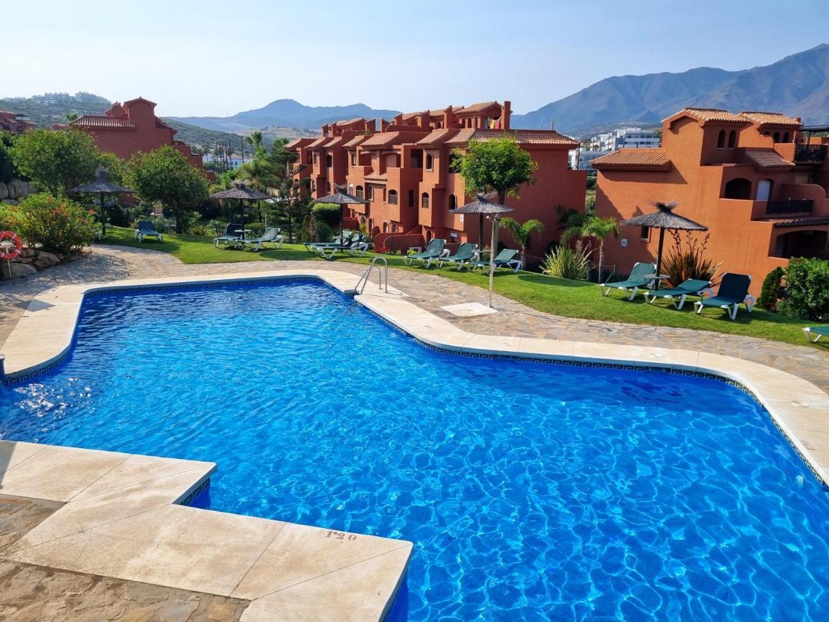 Sea View Penthouse Apartment With Hot Tub - Casa Bella Vista, Buenas Noches , Estepona Exterior foto