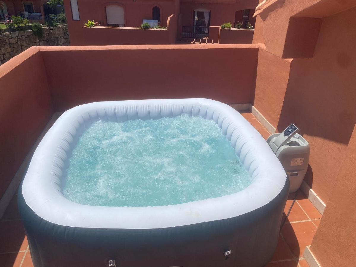 Sea View Penthouse Apartment With Hot Tub - Casa Bella Vista, Buenas Noches , Estepona Exterior foto