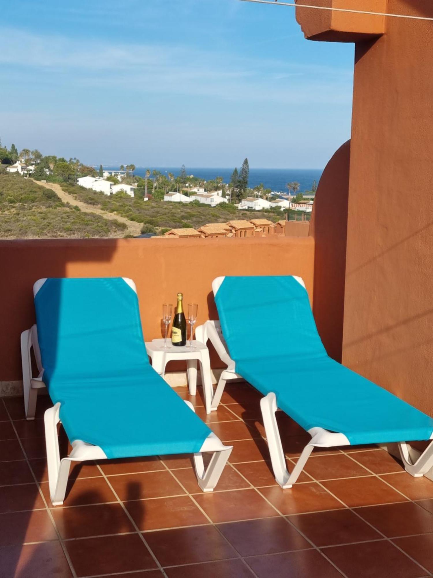 Sea View Penthouse Apartment With Hot Tub - Casa Bella Vista, Buenas Noches , Estepona Exterior foto