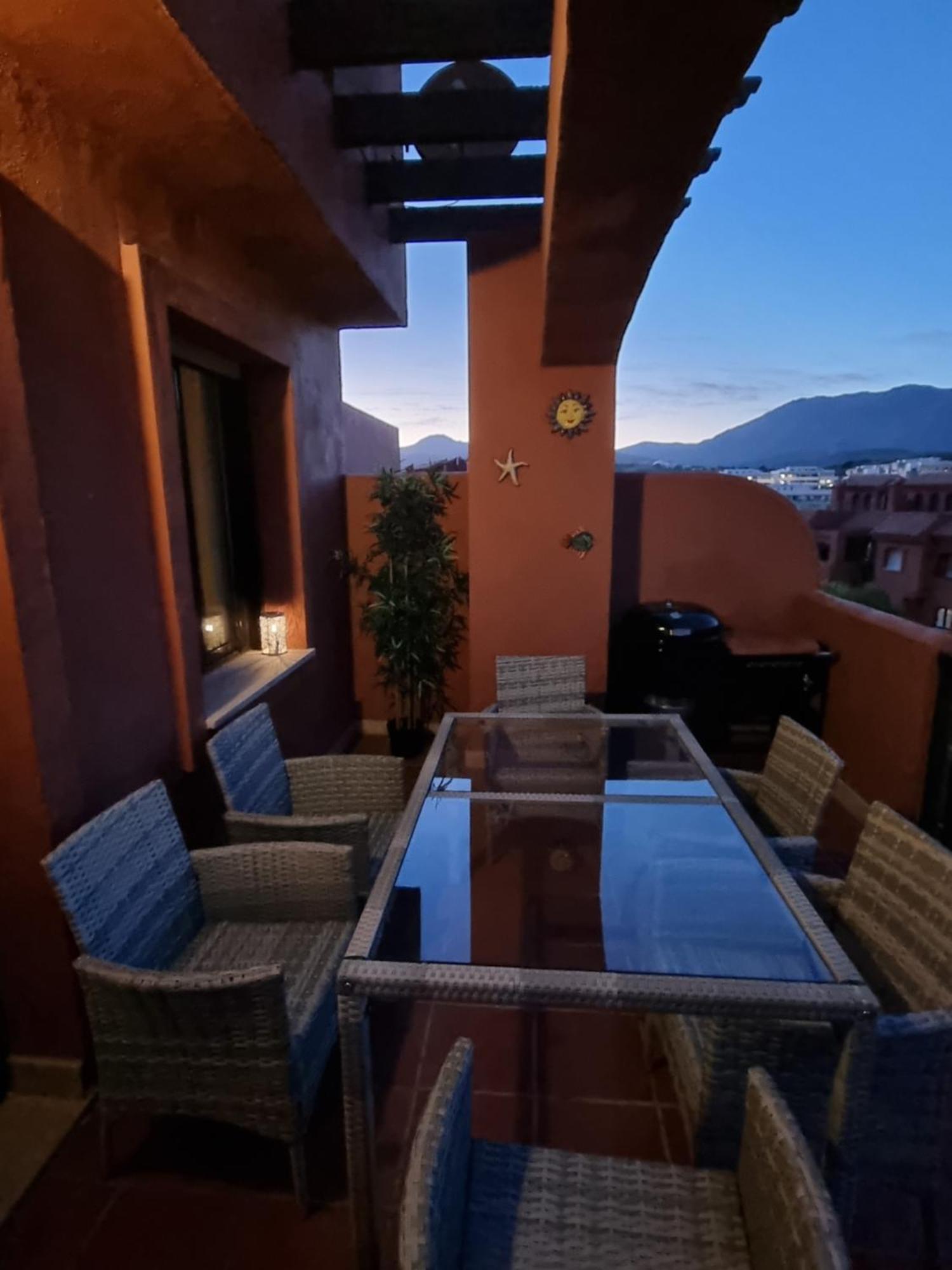 Sea View Penthouse Apartment With Hot Tub - Casa Bella Vista, Buenas Noches , Estepona Exterior foto