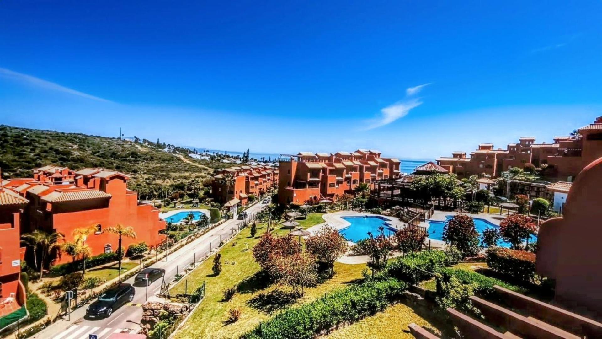 Sea View Penthouse Apartment With Hot Tub - Casa Bella Vista, Buenas Noches , Estepona Exterior foto